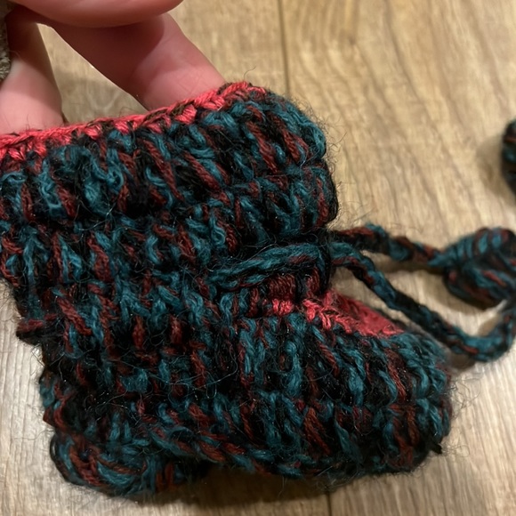 Handmade baby slippers - Picture 2 of 3